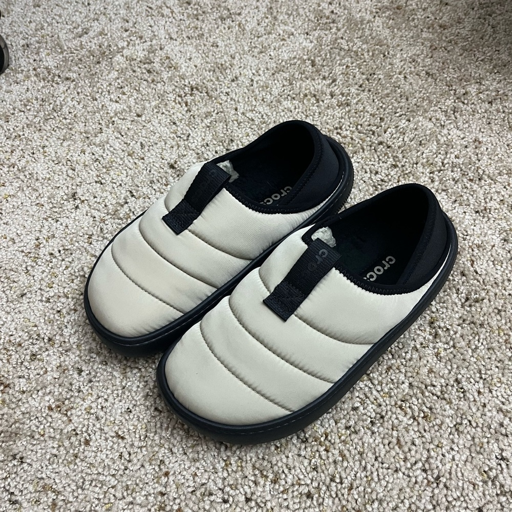 NWOT Crocs Classic Puff Moc Women's11 Men's 9 Moth - Picture 2 of 4